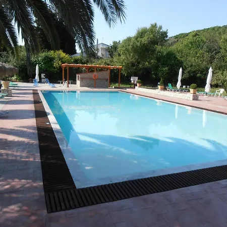 Frosini Gardens מלון קאסיופי