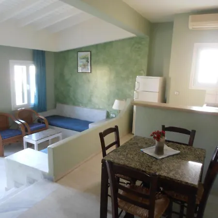 Frosini Gardens מלון 3*