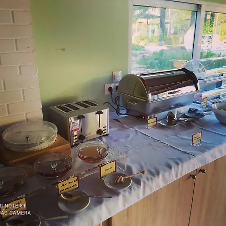 Frosini Gardens מלון 3*