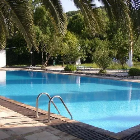 מלון Frosini Gardens 3*