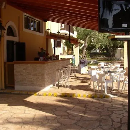 Frosini Gardens מלון 3*